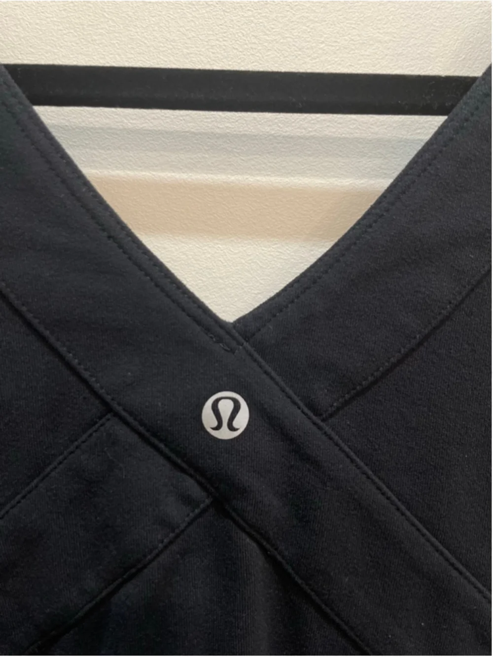 Lululemon Black V-Neck Babydoll Tank Top 10 Shelf Bra Workout Athletic Y2K - Picture 4 of 6